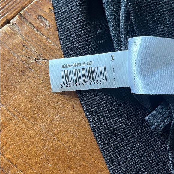 2 Gymshark Adapt Marl Seamless Sports Bra - Black and Teal. Medium. NWOT - Picture 4 of 4